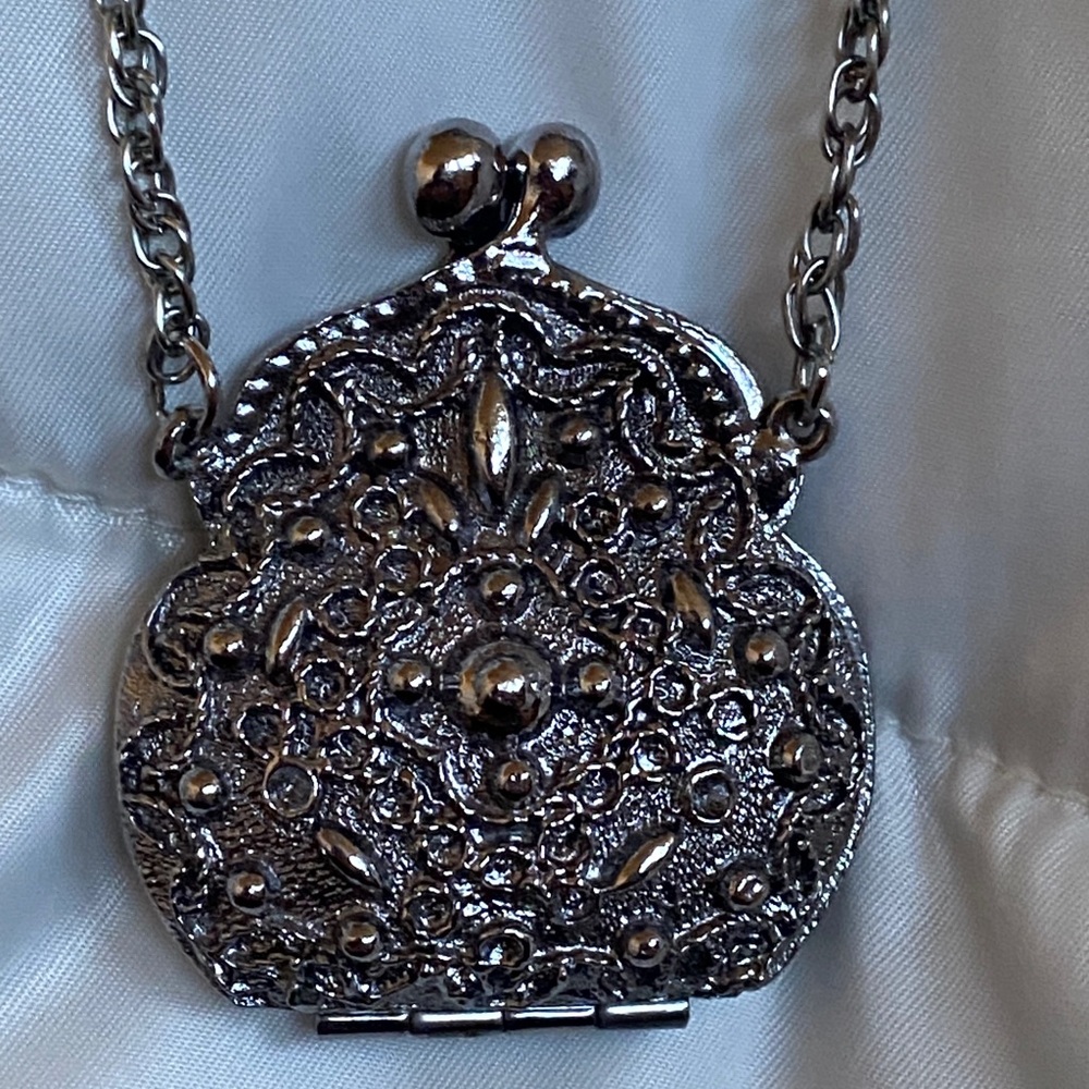 Vintage Silvertone Purse Pocketbook  Pin Opens - Picture 2 of 15